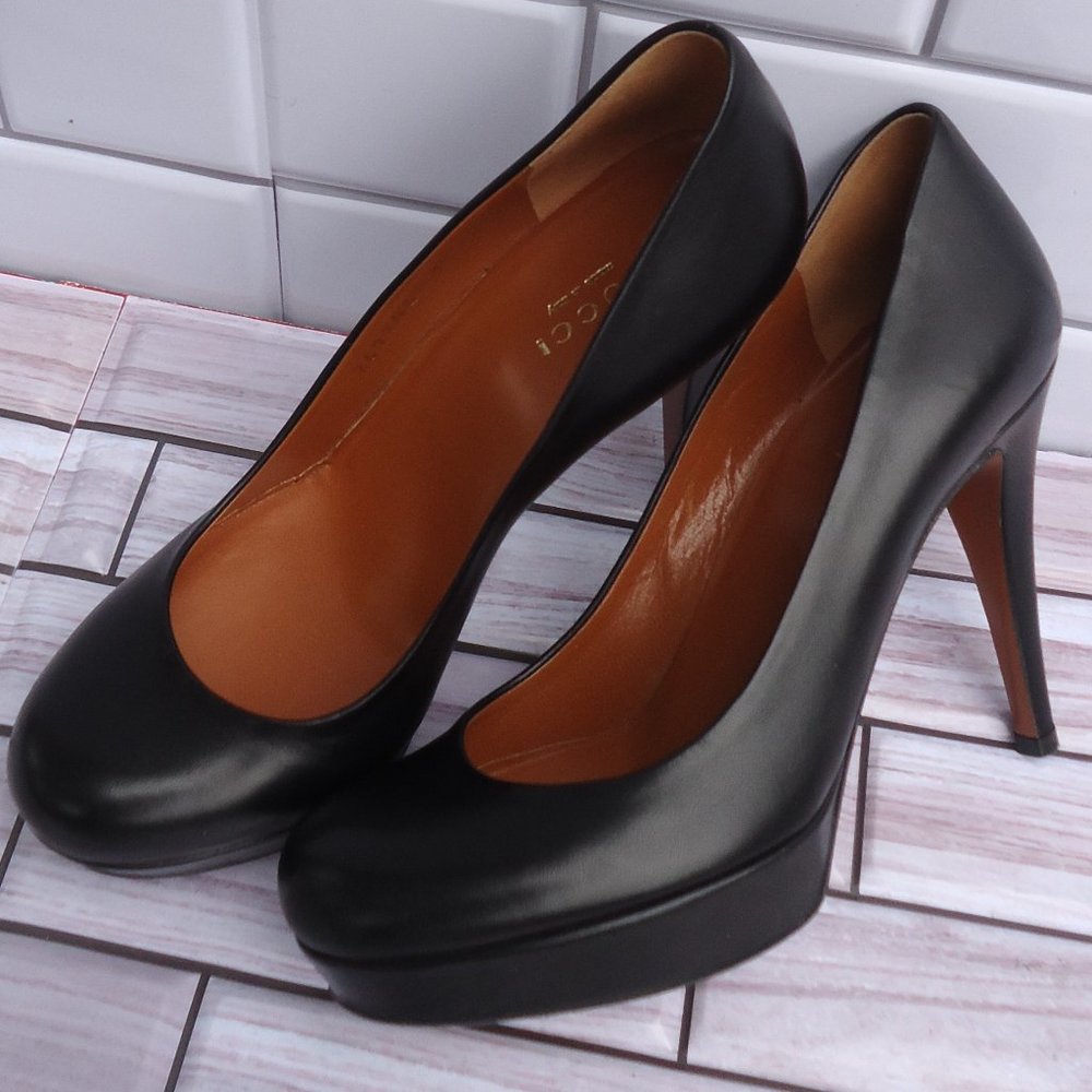 SIZE EU 34. GUCCI high Heels Black Leather Pumps.